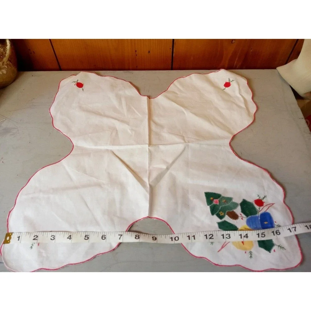 VINTAGE Christmas EMBROIDERED White‎ Bread Basket Linen
